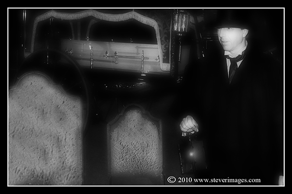 Dracula's coffin is intercepted by Van Helsing and colleagues with the intention of finally destroying the dark fiend.