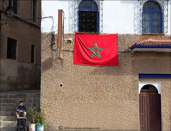 Another image from Chefchouan.&nbsp;The Moroccan flags were everywhere.