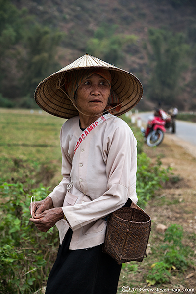 &nbsp;On our trek we stopped to take some photos of the local people working in the fields