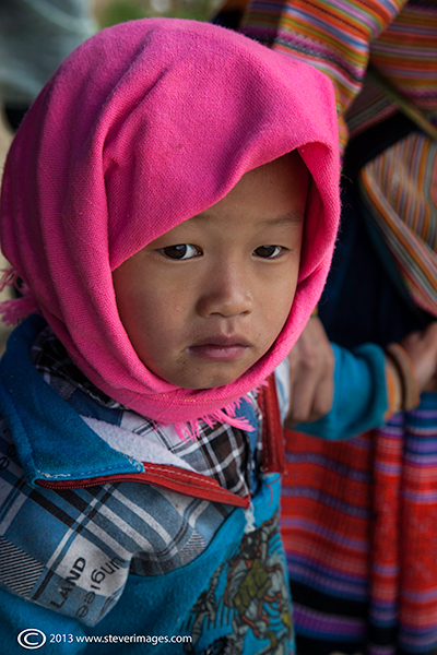 &nbsp;Head scarfes were often worn by both adult and child, here are a few images i took at the Bac Ha market one sunday morning...